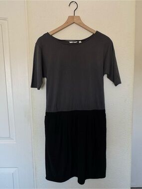 UNIQLO Gray Black Colorblock Dress Size Small